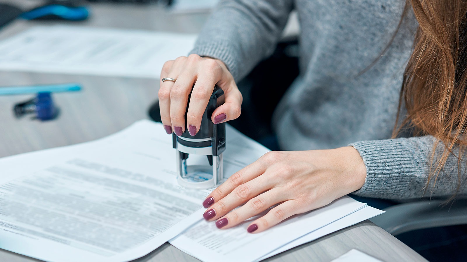 Coordinate Property Closing Signatures Through Mobile Notary Professionals for Homeowners
